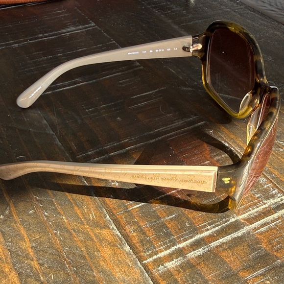 Stylish Tortoiseshell Sunglasses - Picture 5 of 9